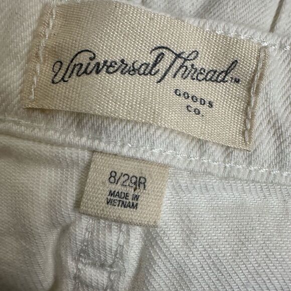 EUC Universal Threads Women’s White High Rise Jeans Blue Embroidery- Size 8 - Picture 4 of 8